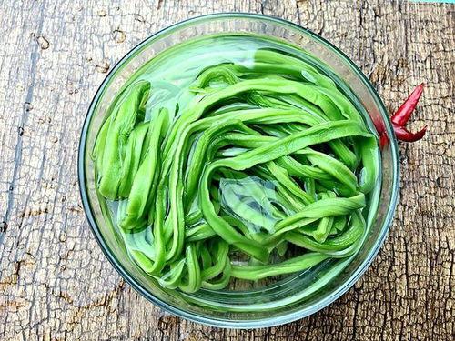 吃瓜直播吃贡菜视频,吃瓜群众品尝贡菜背后的故事