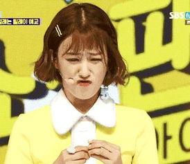 女人发吃瓜表情包,揭秘女性“吃瓜”表情包背后的社交心理